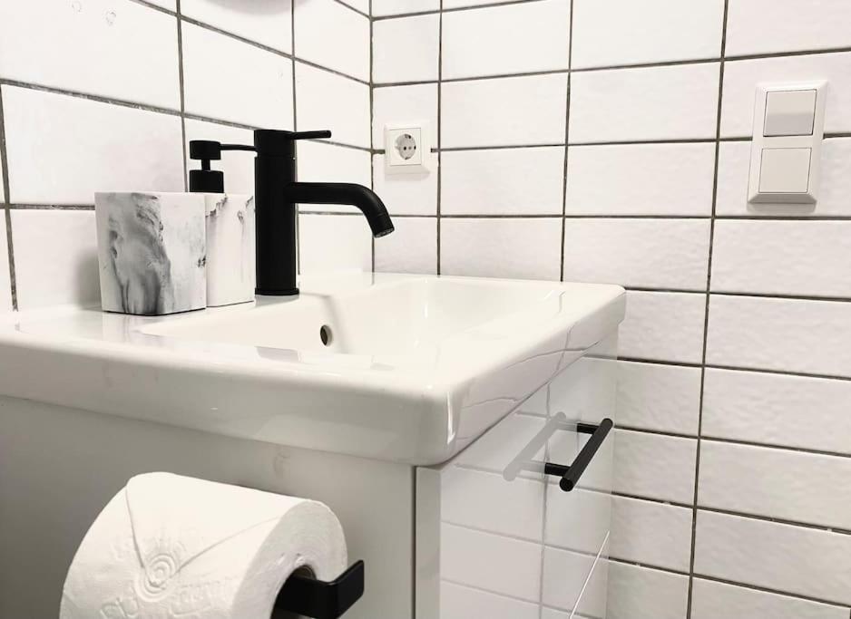 רויטלינגן Top-Apartment Mit Parkplatz Und Balkon מראה חיצוני תמונה